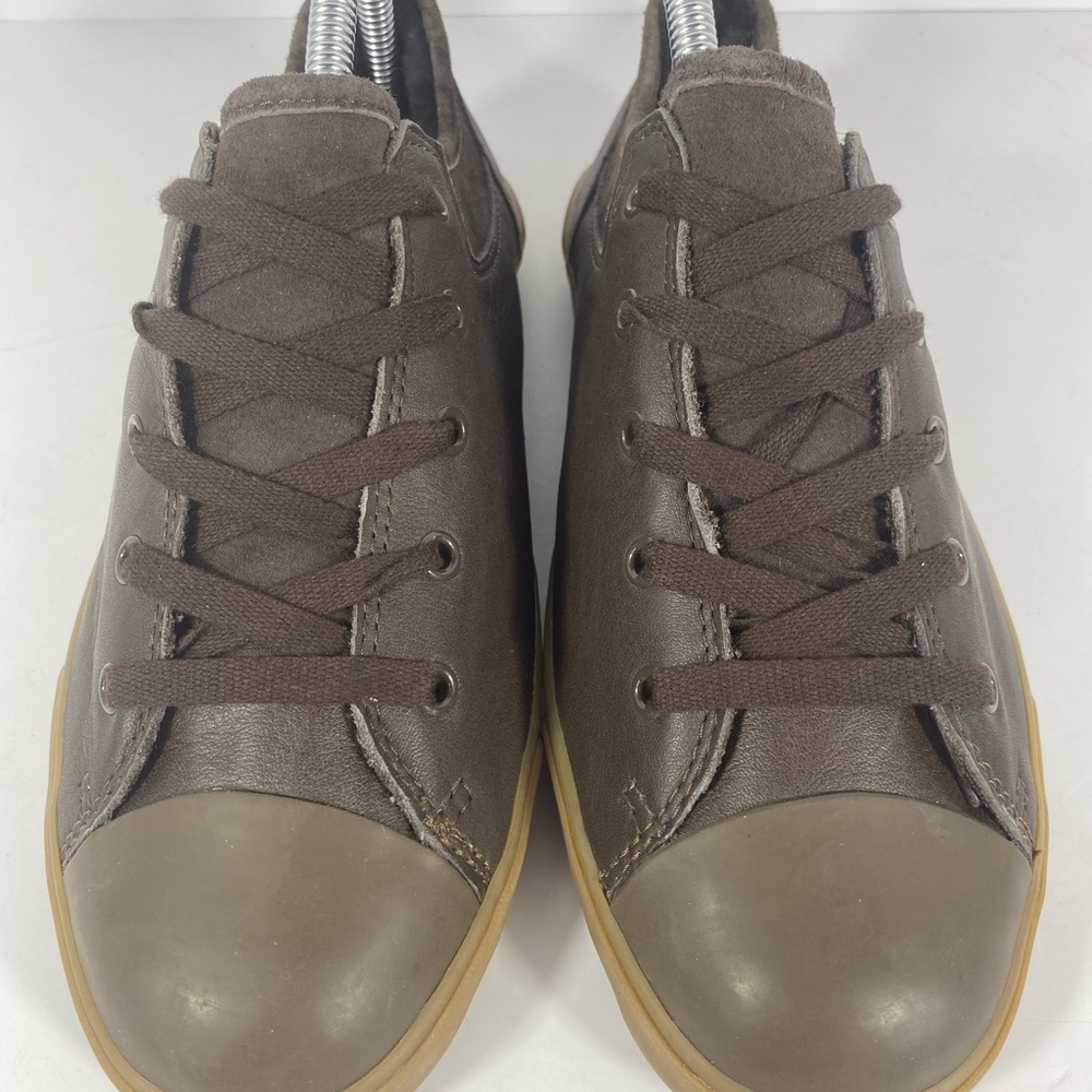 Ugg Women's Kameron Sneaker Size 6 Brown Leather Casual Shoe Sherpa Lined Comfy